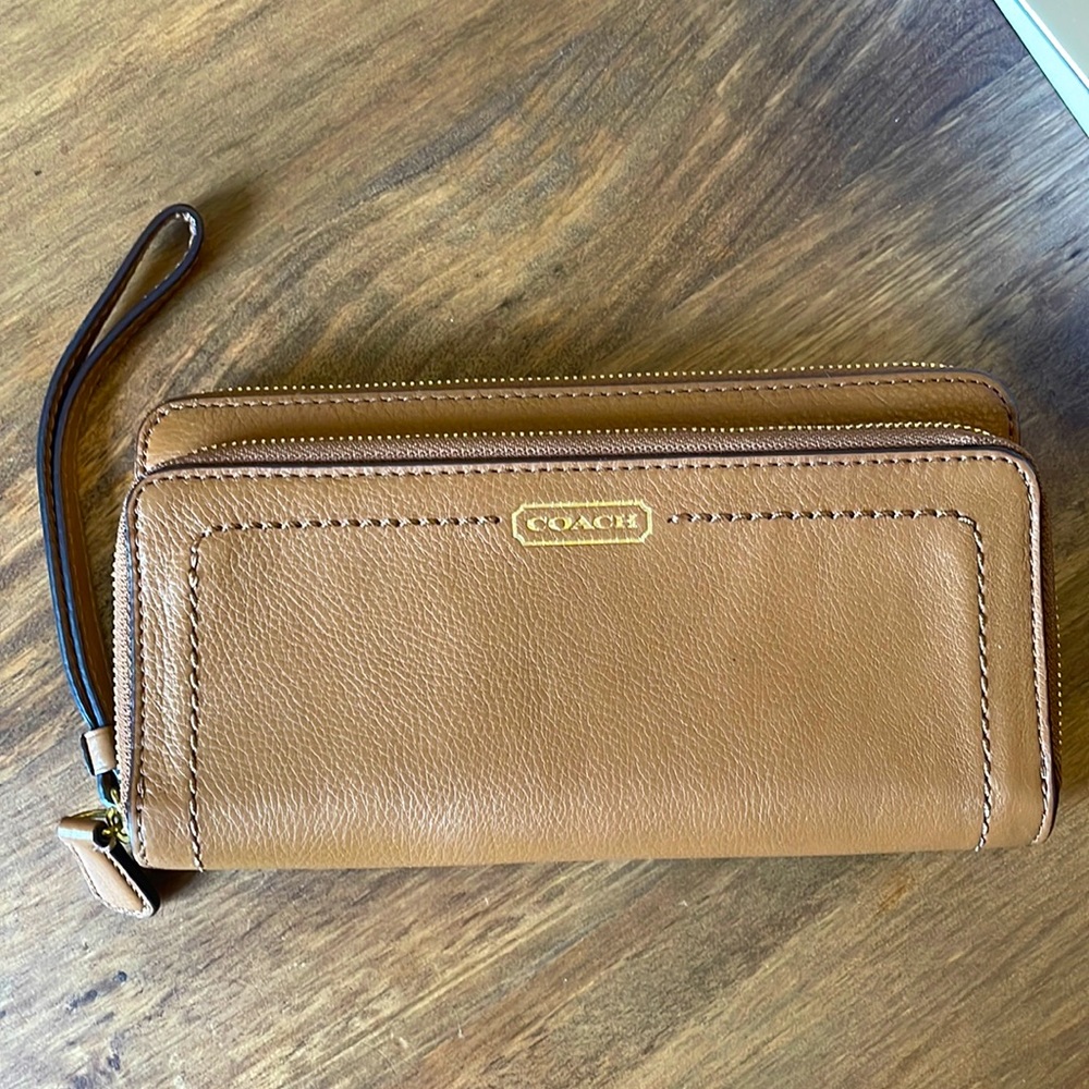COACH safiano leather ideal condition wristlet double zipper wallet